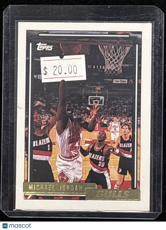 1992-93 Topps Michael Jordan #141 Gold HOF