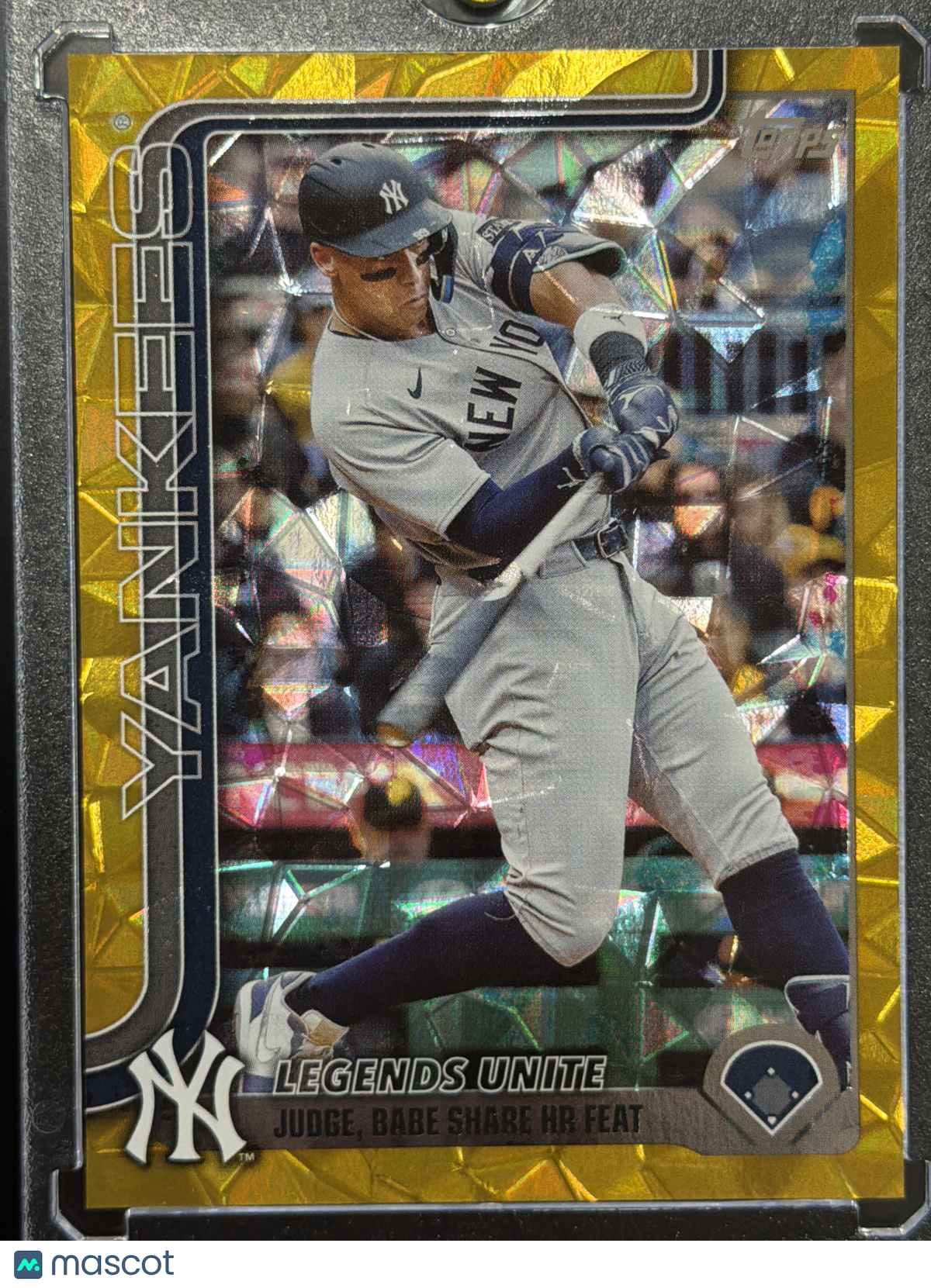 2023 Topps Update Series Aaron Judge #US86 Gold Foil Sapphire /50