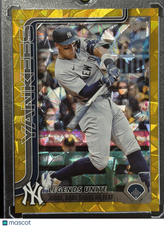 2023 Topps Update Series Aaron Judge #US86 Gold Foil Sapphire /50