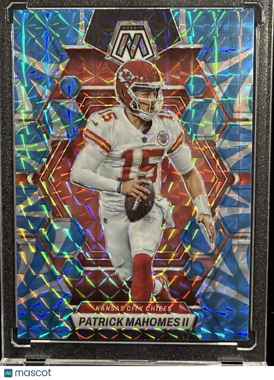 2023 Panini Mosaic Football Patrick Mahomes II #109 Blue Reactive