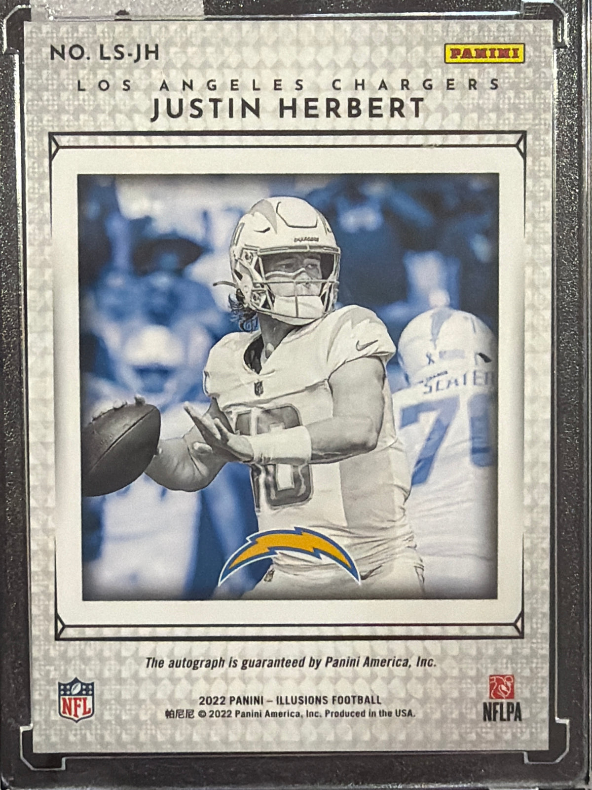 2022 Panini Illusions Limelight Signatures Justin Herbert #LS-JH /12